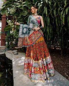 ชุด lehenga choli dupatta ดีไซเนอร์ใหม่พร้อมพิมพ์ดิจิตอลและบัตเตอร์ซิลค์สำหรับผู้หญิงชุดปาร์ตี้แต่งงาน - Product Image 3