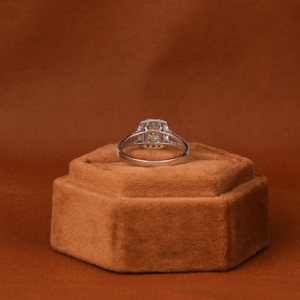 Anillo de Compromiso de Oro Sólido de 18 Quilates con Diamante Cultivado en Laboratorio de Corte Redondo de Lujo con Engaste Halo, Hermoso Anillo de Diamantes para Mujer - Product Image 5