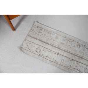 Alfombra Turca Vintage, Alfombra de 1.6x3.2 pies, Alfombra de Lana Blanca con Puntos Marrones - Product Image 2