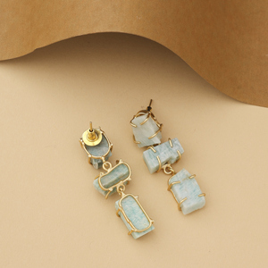 Pendientes Clásicos de Piedra Amazonita Cruda Chapados en Oro para Mujer - Product Image 3