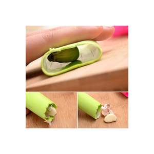 General Brands Appareil pratique et rapide pour éplucher l'ail en silicone. - Product Image 5