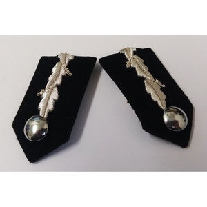 Hombreras Negras con Insignia de Hoja Plateada, Botones Lisos y Cierres de Clip, Hombrera, Epaulete, Hombrera con Hoja Plateada Roja - Product Image 2