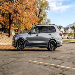 BMW X7 xDrive40i 2026 ECONÓMICO Y ELEGANTE - Product Image 2