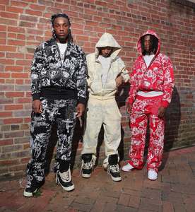 Ensemble survêtement à capuche personnalisé délavé à l'acide avec strass et pantalons de survêtement évasés pour hommes - Product Image 1
