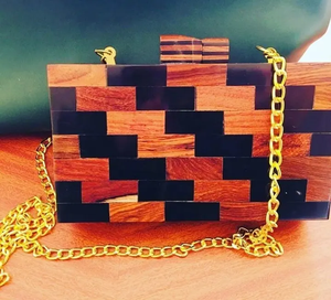 Sac à main en bois noir et blanc à carreaux pour femmes avec chaîne dorée - Product Image 3