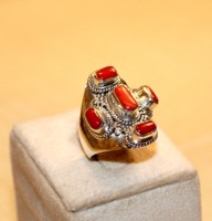 Anillo de Plata de Ley 925 con Coral Estilo Boho para Oración y Devoción, Calidad Premium, Artesanía Fina