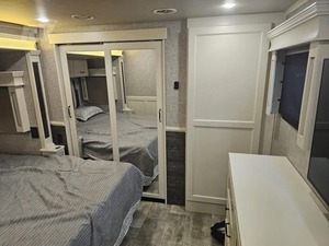 GOOD NEATLY USED RV V-A-N-L-E-I-G-H RV A-M-B-I-T-I-O-N 399TH 2023 MODEL HIGH PERFORMANCE 36ft Long 2000KG Dark for Sale - Product Image 3