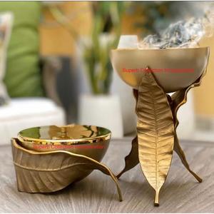 Fabuleux brûleur décoratif Bakhoor brûleur d'encens en laiton de haute qualité avec un design élégant de feuille parfait pour la décoration intérieure et la fête - Product Image 1