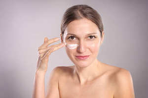 ครีมบำรุงรอบดวงตาออร์แกนิกวีแกนกรดไฮยาลูโรนิกเนียคาไมด์วิตามินซีป้องกันริ้วรอยลดรอยคล้ำ - Product Image 6