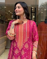 En stock – Nouveauté : Robe de soirée d'hiver pour femme, style pakistanais, en fausse fourrure, manches mi-longues, avec broderie personnalisée et bordure en dentelle ornée de pierres.