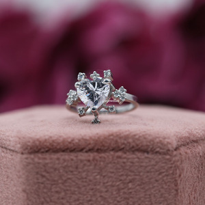 Anillo de compromiso de ajuste de racimo redondo de diamante cultivado en laboratorio con corte de corazón, lujoso anillo de compromiso de oro sólido de 10K para mujer - Product Image 1