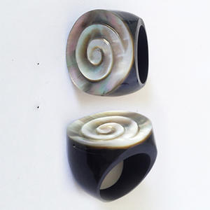 Bague en coquillage, bijoux d'Indonésie, BIJOUX EN COQUILLAGE, bague en acier inoxydable, sculpture d'art sur coquillage, style bali, bague en coquillage, art des bijoux - Product Image 4