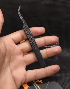 Pinzas para Extensión de Pestañas con Aislamiento, Plateadas, Antimagnéticas, con Fibra Brillante, Agarre de Diamante en Color Negro, Acero Inoxidable - Product Image 1