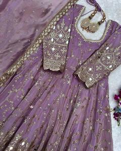 Robe en soie chinon entièrement cousue, dernier design prêt-à-porter, avec broderie lourde de sequins et travail de miroir véritable, robe et dupatta - Product Image 3