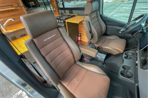 USADO, LISTO PARA CONDUCIR |   CONDUCCIÓN IZQUIERDA |   Volante a la derecha |   Conversión de Autocaravana MERCEDES-BENZ SPRINTER RV 4X4 2019 - Product Image 4