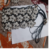 Ceintures cauris sur mesure faites avec de vraies coquilles cauris naturelles pour la revente par les créateurs de bijoux et les magasins de bijoux de mode.