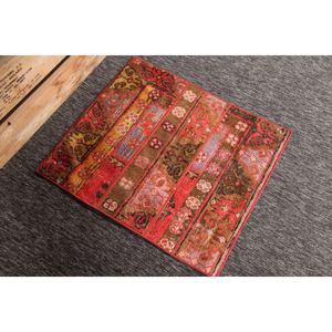Alfombra turca vintage de 2.3x2.6 pies (70x80 cm), patchwork rojo geométrico con elementos florales. - Product Image 4