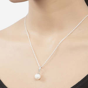 Collar con Colgante de Perla Clásico de Plata de Ley 92.5 Clara, Diseño Geométrico de Bola, Chapado en Rodio, con Circonita, Regalo para Mujeres y Niñas - Product Image 6