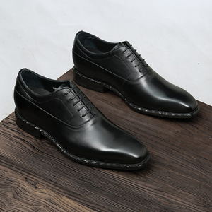 Chaussures habillées en cuir de style brogue avec détails perforés et semelle intérieure amortissante pour hommes, idéales pour les rendez-vous professionnels - Product Image 3