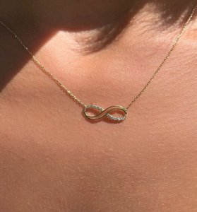 Collier pendentif en or et cristal. Accents en nacre. Disponible à prix de gros - Product Image 2