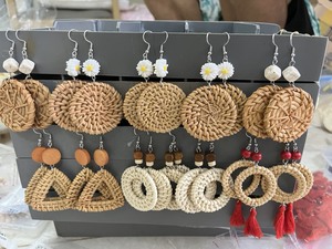 เครื่องประดับที่มีน้ำหนักเบาและเป็นมิตรกับสิ่งแวดล้อมสำหรับแฟชั่นทุกคน2024ต่างหูหวายเข้าคู่เทรนด์ใหม่ - Product Image 4
