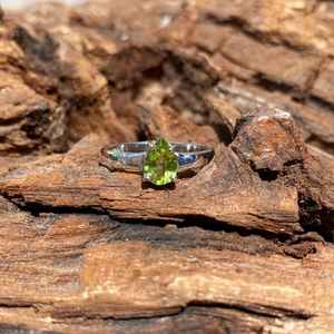 Bague artisanale en pierre de péridot, argent sterling, bijou statement pour femme, pierre naturelle, cadeau - Product Image 5