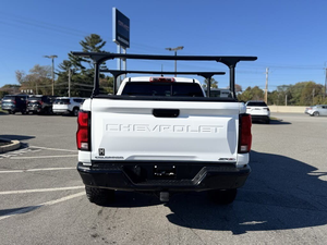 Camioneta Chevrolet Colorado 2024 Blanca 2023 con Asientos de Cuero y Faros LED, Transmisión Automática, Neumáticos R20 - Product Image 3
