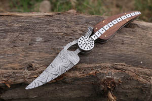 Couteau pliant en acier damas de qualité supérieure fabriqué à la main lame durable parfaite pour le camping en plein air, la randonnée et le transport quotidien - Product Image 3