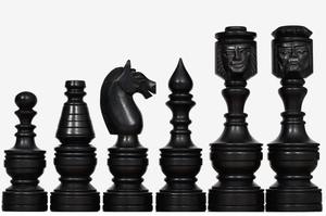 Pièces d'échecs sculptées en ébène et bois de laurier, édition collector d'art traditionnel nordique, visage de roi et de reine, 5,1 cm de hauteur du roi - Product Image 5
