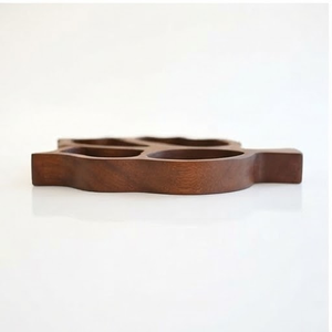 Plateau de service en bois d'acacia en forme de feuille avec compartiments, design minimaliste fait main pour les fêtes - Product Image 3