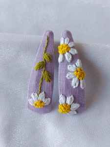 Pinzas para el Cabello Bordadas con Tela Base de Acetato Turquesa Personalizadas - Estilo Europeo y Americano, Ecológicas, Hechas a Mano con Materiales Reciclados - Product Image 6