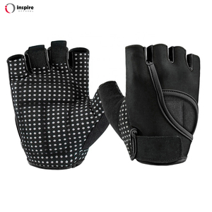 Gants de fitness pour hommes avec support de poignet Nouveau gant d'haltérophilie de haute qualité avec logo personnalisé pour hommes par Inspire Apparel - Product Image 2