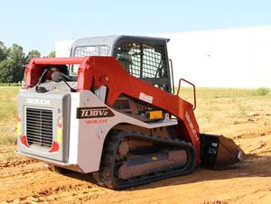 ขายรถตักตีนตะขาบ Takeuchi TL10V2 พร้อมกำลังยก 2522 ปอนด์ เครื่องยนต์ 74 แรงม้า และดีไซน์แขนยกแนวตั้ง - Product Image 3