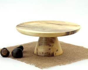 Support à gâteau en bois fait main avec un savoir-faire élégant, adapté aux occasions spéciales - Product Image 1