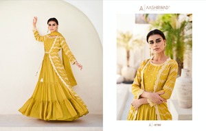 ชุดราตรีผ้าไหมแบบตะวันตก - Product Image 2