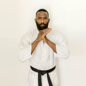 Ensemble d'uniformes de karaté Gi uni extensible sur mesure, 100% coton, couture robuste, ceinture légère et résistante, entraînement officiel - Product Image 2