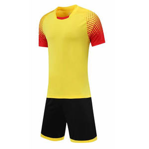 Uniforme de football haut de gamme pour hommes |   Kit de performance atomique jaune et rouge |   Ensemble de maillot et short de football pour entraînement d'équipe adulte, vêtements de sport - Product Image 1