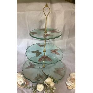 Soporte de 3 niveles para servir postres o pasteles, mariposas incrustadas en resina, diseño Superior, soportes para pasteles de calidad superior en MOQ bajo - Product Image 1