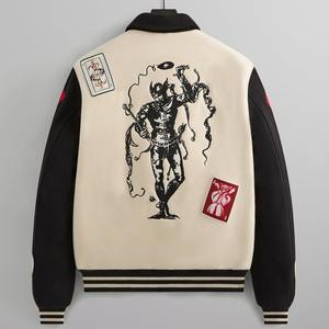 Fabricante de Chaquetas Universitarias para Hombre, Ofrece Opciones Personalizadas, Bordado Elegante, Calidad Premium de Lona, Capucha Frontal - Product Image 4