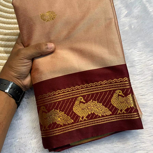 Sari en soie douce de style indien Banarsi avec un chemisier fantaisie, tenue de fête de mariage exclusive, sari ethnique pour femmes le plus vendu - Product Image 1