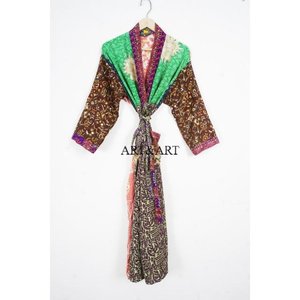 Robe kimono en soie vintage faite à la main en Inde - Vêtement de nuit élégant, respirant, à séchage rapide et doux pour femmes - Product Image 6