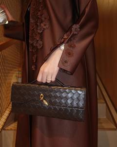 ชุดอาบายะผ้าไหมคริสตัลหรูหรา งานปักระดับพรีเมียม สำหรับผู้ใหญ่ ดีไซน์ทันสมัย เรียบร้อย หรูหรา ทำมือ สำหรับชาวมุสลิม ผ้าไม่ยับ - Product Image 2