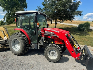 Tractor Massey Ferguson 2860M/GC1725MB con Cargador, Motor Diésel Changchai de 25 HP, Tracción en las 4 Ruedas, Transmisión Hidrostática, Toma de Fuerza Trasera Media 2023, Luz - Product Image 3