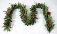 Guirnalda Navideña Artificial de Plástico Verde y Nevado con Luces LED Preinstaladas, con Piñas y Bayas para Decoración del Hogar, Hecho en China