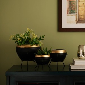 Elegante Maceta Negra con Detalles Dorados para Decoración de Interiores Contemporánea, Estilo Hogareño y Exhibición Decorativa en Suelo o Mesa - Product Image 5