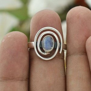แหวนเงินแท้ 925 สไตล์โบฮีเมียน ประดับพลอยมูนสโตนสีน้ำเงินทรงรี ชุบโรเดียม ทำมือ ของขวัญงานแต่งงานสำหรับผู้หญิง งานปาร์ตี้ - Product Image 3