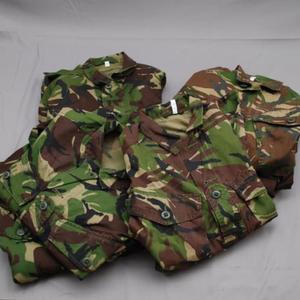 Esta es una chaqueta o camisa de uniforme de algodón con diseño de patrón de desorden (DPM) británico. - Product Image 6