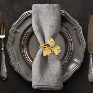 Anneaux de serviette finis gravés en laiton rustique feuille d'or en relief Design anneau de serviette fait à la main en laiton antique - Product Image 3