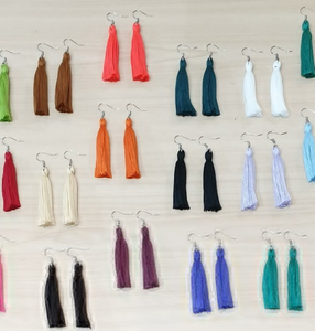 Boucles d'oreilles à pampilles magiques faites à la main, 33 magnifiques couleurs, boucles d'oreilles à franges faites à la main au Royaume-Uni - Or - Longues - Product Image 1