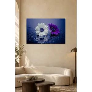 Impresión en lienzo de margaritas blancas y moradas sobre fondo azul de Fida - Product Image 1